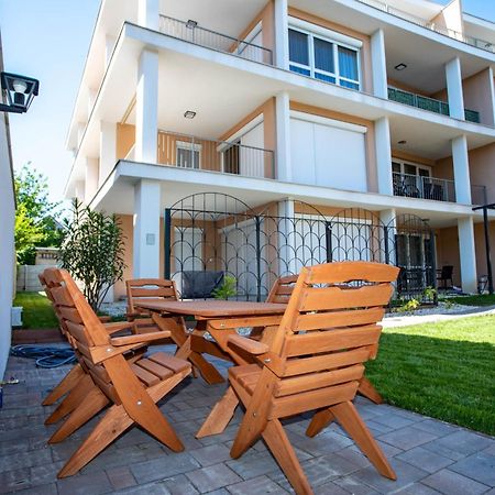 Voeroesko Villa -Elnoeki Szauna Es Jakuzzi Hasznalattal Balatonalmádi Exterior foto